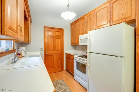 9500 Munich Dr, Parma, OH 44130 photo 16