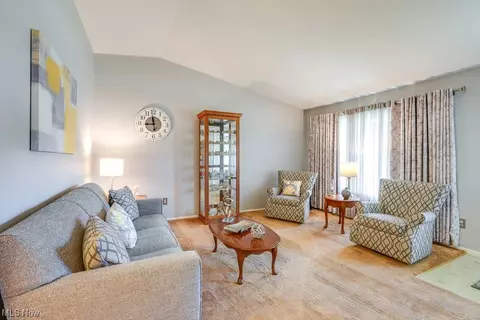 9500 Munich Dr, Parma, OH 44130 photo 11