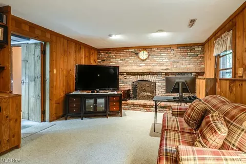 9500 Munich Dr, Parma, OH 44130 photo 23