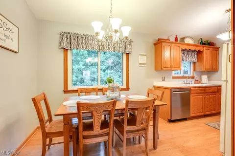 9500 Munich Dr, Parma, OH 44130 photo 12