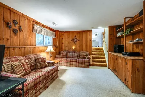 9500 Munich Dr, Parma, OH 44130 photo 25