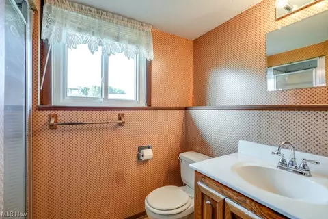 9500 Munich Dr, Parma, OH 44130 photo 27