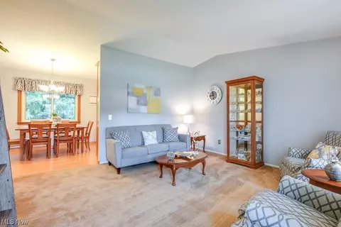 9500 Munich Dr, Parma, OH 44130 photo 9
