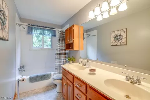 9500 Munich Dr, Parma, OH 44130 photo 18
