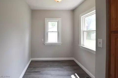 433 Roslyn Ave, Akron, OH 44320 photo 9