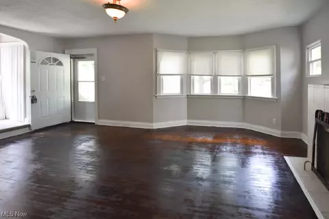 433 Roslyn Ave, Akron, OH 44320 photo 2