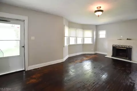 433 Roslyn Ave, Akron, OH 44320 photo 3