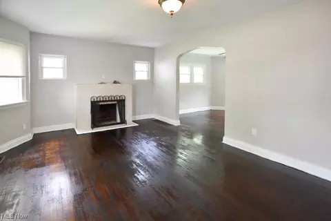 433 Roslyn Ave, Akron, OH 44320 photo 4