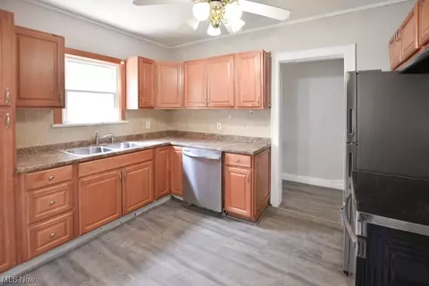 433 Roslyn Ave, Akron, OH 44320 photo 7