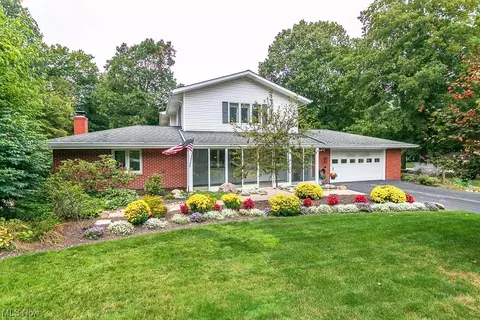 9166 Creekwood Dr, Mentor, OH 44060