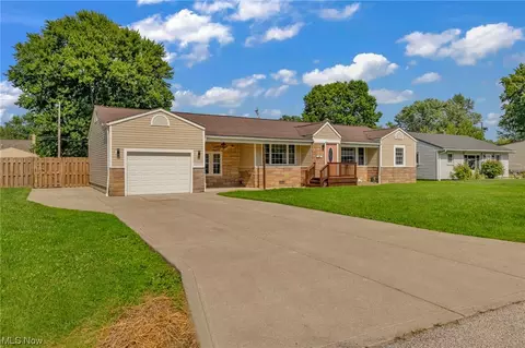 681 Woodstock Rd, Eastlake, OH 44095