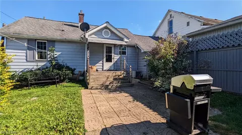 402 S Chestnut St, Barnesville, OH 43713 photo 2