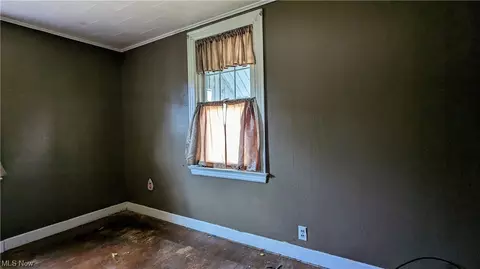 402 S Chestnut St, Barnesville, OH 43713 photo 9