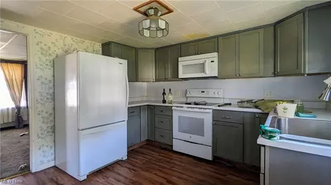 402 S Chestnut St, Barnesville, OH 43713 photo 7
