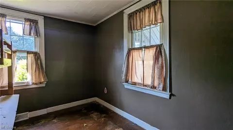 402 S Chestnut St, Barnesville, OH 43713 photo 10