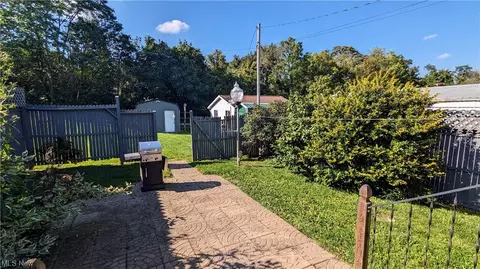 402 S Chestnut St, Barnesville, OH 43713 photo 4