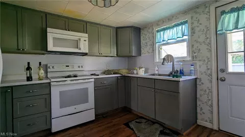 402 S Chestnut St, Barnesville, OH 43713 photo 8