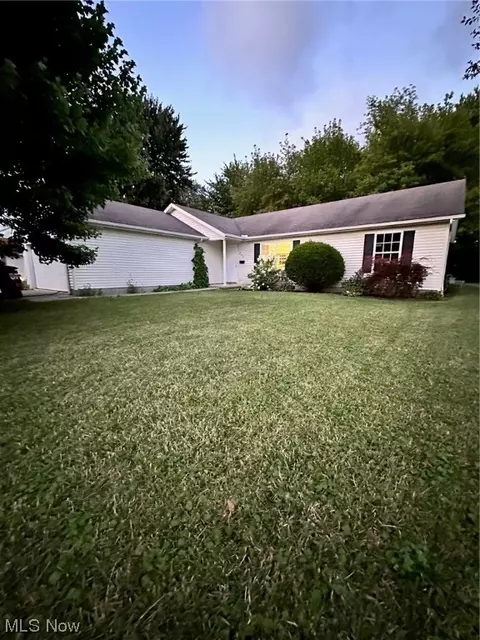 247 Root Rd, Lorain, OH 44052 photo 2
