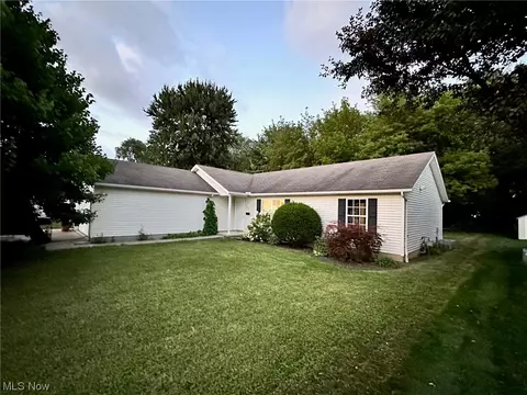 247 Root Rd, Lorain, OH 44052 photo 3