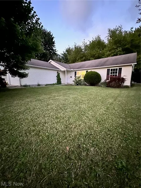 247 Root Rd, Lorain, OH 44052 photo 2