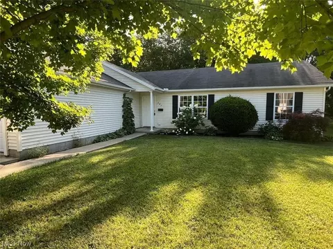 247 Root Rd, Lorain, OH 44052 photo 1
