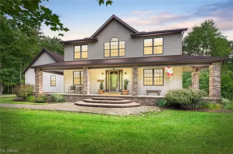2447 Plum Creek Dr, Roaming Shores, OH 44084