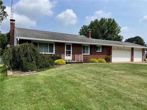 224 Stanton Dr, Columbiana, OH 44408