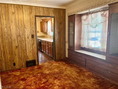 6502 Bradley Ave, Parma, OH 44129 photo 9