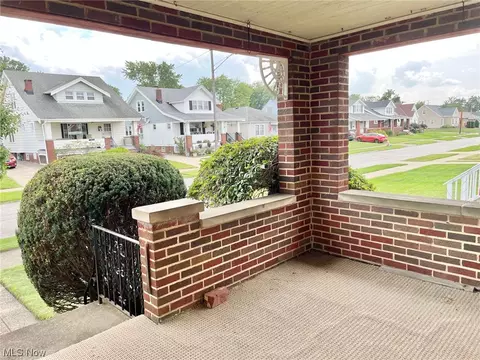 6502 Bradley Ave, Parma, OH 44129 photo 2