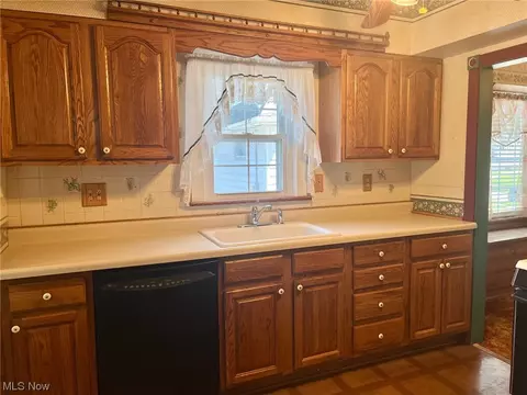 6502 Bradley Ave, Parma, OH 44129 photo 15