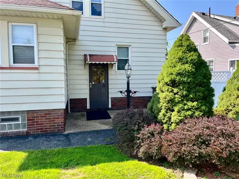 6502 Bradley Ave, Parma, OH 44129 photo 3