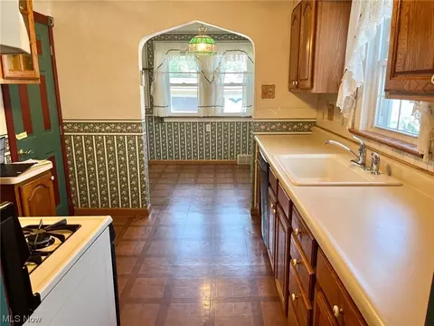 6502 Bradley Ave, Parma, OH 44129 photo 12