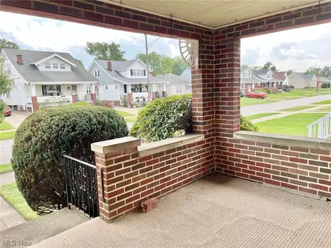 6502 Bradley Ave, Parma, OH 44129 photo 2