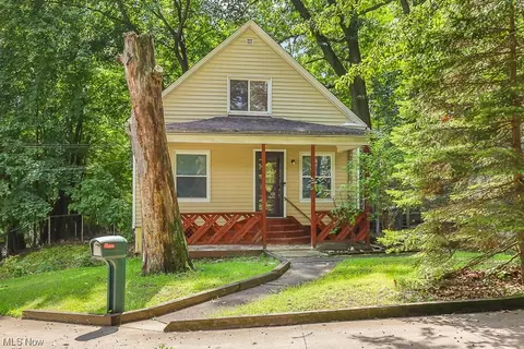 490 Frederick Ave, Akron, OH 44310 photo 33