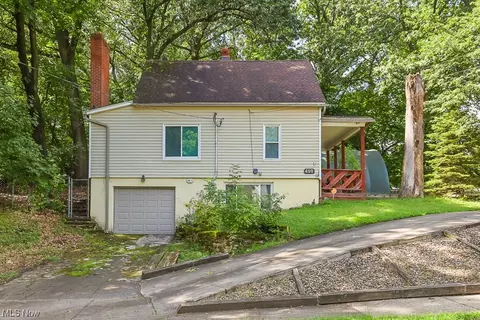 490 Frederick Ave, Akron, OH 44310 photo 3