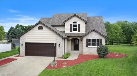 5405 Sycamore Hill Dr, New Middletown, OH 44442