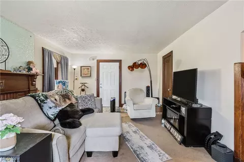 642 E Wilbeth Rd, Akron, OH 44306 photo 5
