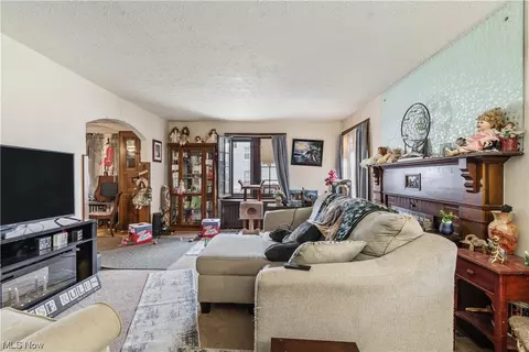 642 E Wilbeth Rd, Akron, OH 44306 photo 4