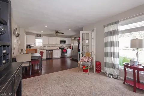 428 E 330th St, Willowick, OH 44095 photo 5