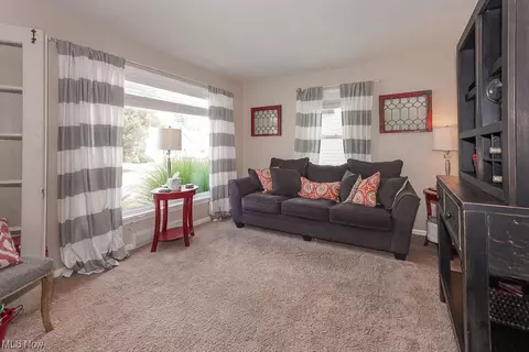 428 E 330th St, Willowick, OH 44095 photo 8