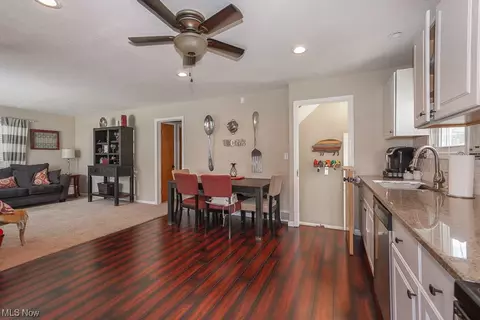 428 E 330th St, Willowick, OH 44095 photo 4