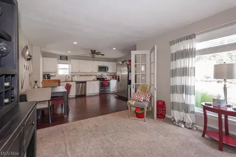 428 E 330th St, Willowick, OH 44095 photo 5