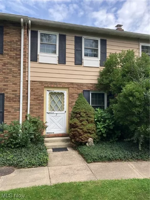 8264 Deepwood Boulevard 7 Blvd #BLDG 5, Mentor, OH 44060