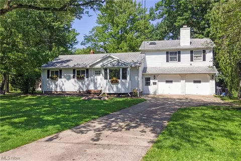 14053 Niagara Dr, Strongsville, OH 44136