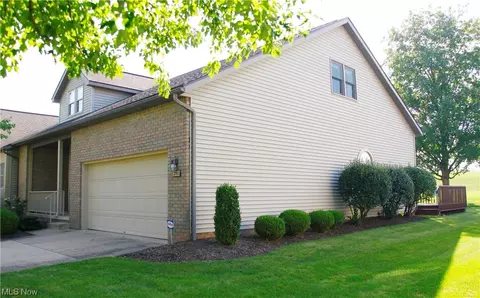 2703 Charing Cross Rd NW, Canton, OH 44708 photo 2
