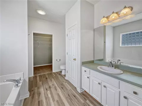 915 Hampton Dr, Elyria, OH 44035 photo 12