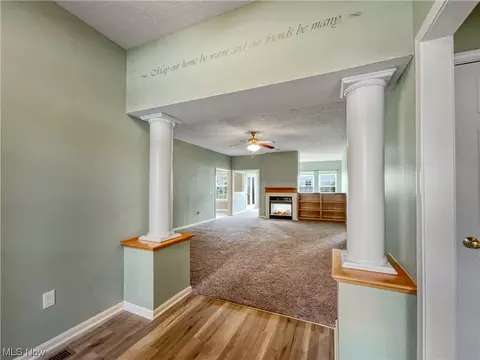 915 Hampton Dr, Elyria, OH 44035 photo 2