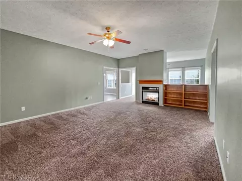 915 Hampton Dr, Elyria, OH 44035 photo 3