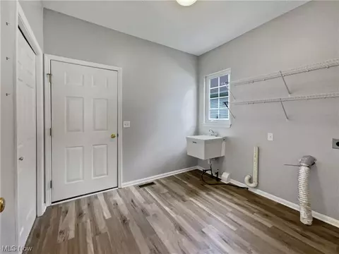 915 Hampton Dr, Elyria, OH 44035 photo 8