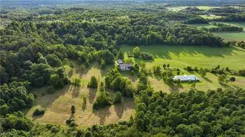 3120 Dover Zoar Rd NE, Bolivar, OH 44612